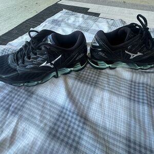 Mizuno Black Athletic Shoes